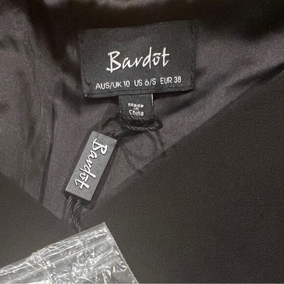 Bardot Crossover Top Bell Sleeves Black Size 6 NWT - Picture 8 of 8